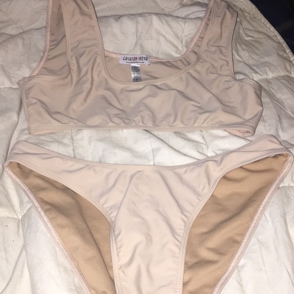 Bikini - Picture 1 of 1